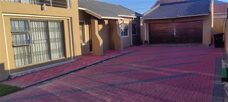 3-Bedroom Home in Ormonde Immaculate Double-Storey