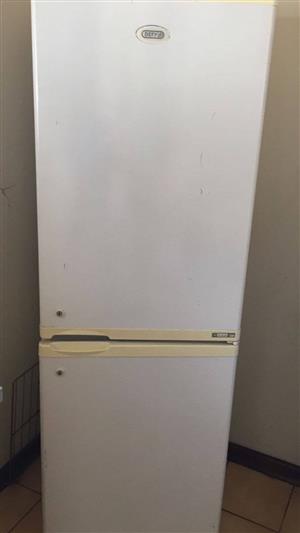 I AM LOOKING FOR A BROKEN OR WORKING FRIDGE TO BUY FOR CASH