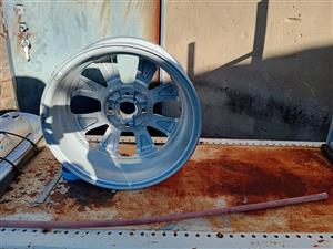 One 17"rim for sale