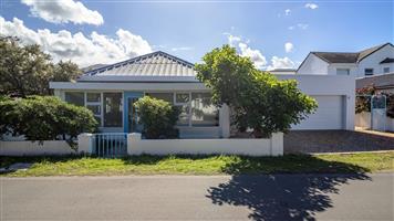 4 Bedroom house close to main beach