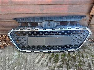 Hyundai i20 grill with chrome