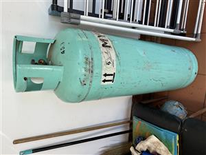 Gas Cylinder used with some gas inside. Very good condition 
