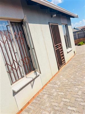 2 bedroom house in a fully paved yard for rental in Rosslyn gardens