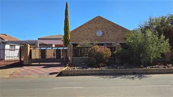 House For Sale in Vista Park
