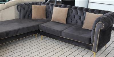 BLACK L-SHAPE COUCH (S067857I)