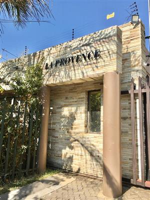 2 Bedroom 1 bathroom flat to rent in Sharonlea, Randburg