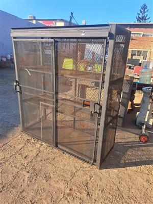 Large Steel cage L 1.6m H 1.8 R3200