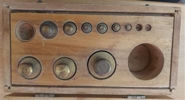 Vintage Brass weights  - in wooden case 