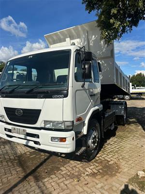 Nissan UD100 2010