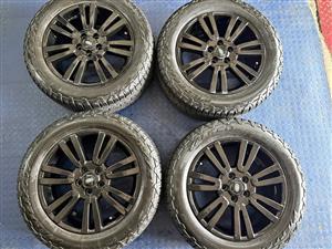 19INCH LAND ROVER DISCOVERY RIMS AND TYRES FOR SALE (PREOWNED)