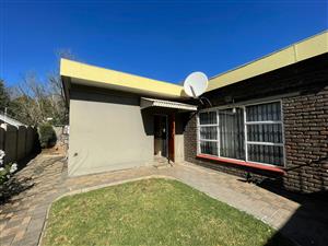 Prime 3-Bedroom Home with Pool – Perfect for Family Living or Student Accommodation Investment!