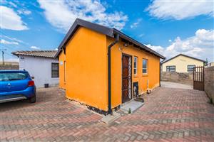 A Beautiful 2 Bedroom House in BraamFischervill