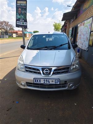 Nissan grand livina