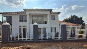 Turn this fixer-upper into a showstopper! Perfect for creative buyers!