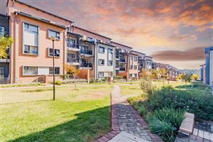 2 Bed 2 Bath Modern Unit on 2nd Floor