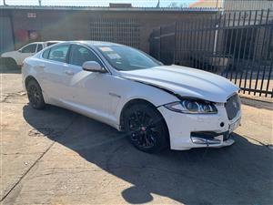 2015 JAGUAR XF 2.0 LUX