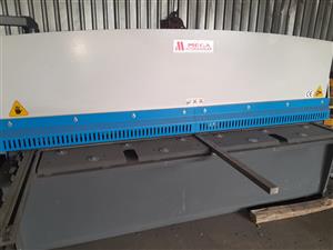 Mega Hydrashear 4 x 2500 guillotine for sale
