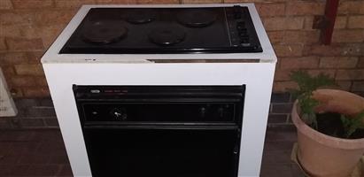 Defy 4 plate stove with oven