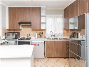 Warm and Welcoming 3-Bedroom Apartment in River Walk, Noordwyk