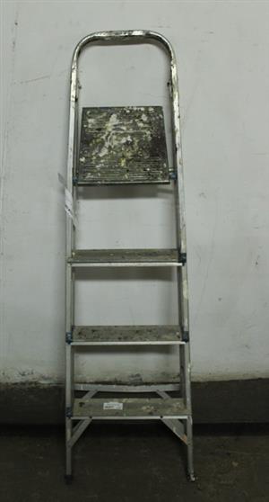 4 STEP A SHAPE STEP LADDER (S067682B)