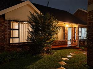 Townhouse For Sale in Langenhovenpark