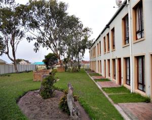 Perfect investment opportunity! Neat & Secure Ground-Floor Bachelor Flat in Heiderand, Mossel Bay