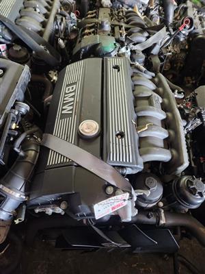 BMW 328I SINGLE VANOS ENGINE FOR SALE CONTACT OR WHATSAPP