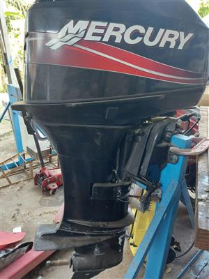 40 HP TWO STROKE MERCURY STRIPPING FOR SPARES 
