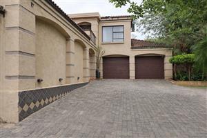 Charming 3-bedroom home in Safari Gardens, Rustenburg—perfect for family living and ready for you!