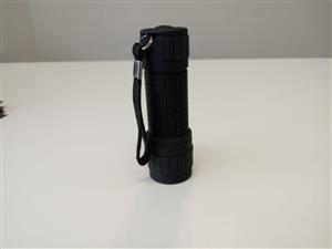 9 LEDS COMPACT TORCH RUBBER FINISH GRIP 