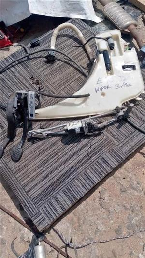 E90 320i Bmw  wiper mechnism and water bottle