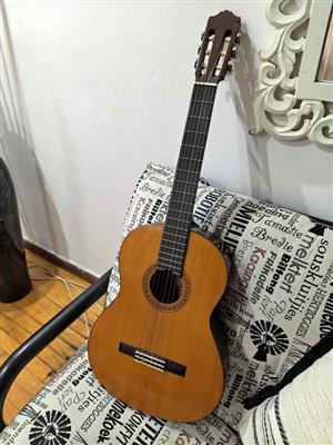 Beautiful Vintage Yamaha G228 Classical Guitar in excellent condition 