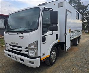T832- 2022- ISUZU NPR400 PASSENGER CARRIER TRUCK