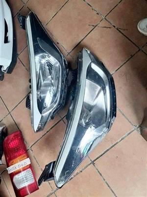 Hyundai i 20 headlight both sides