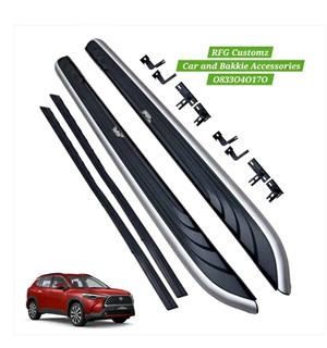 Toyota cross 2018 + Side steps