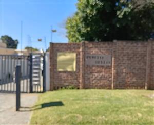 Huge 3 bed Cluster Suideroord jhb South