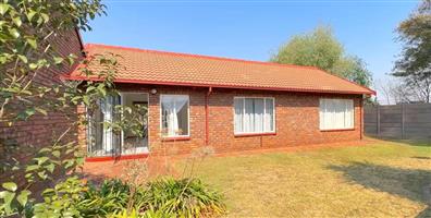 Townhouse For Sale in Pierre Van Ryneveld
