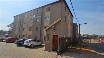 2 Bedroom Apartment/Flat to rent in Fleurhof Ext 5