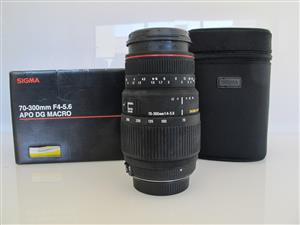 Sigma 70-300mm 1:4-5.6 DG SLR lens for Nikon SLR camera