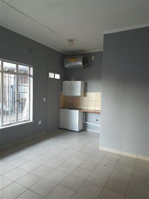 NICE BACHELOR FLAT TO RENT – AVAILABLE IMMEDIATE– VANDERBIJLPARK CW3
