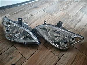 Mercedes benz Vito 116 W639 headlight