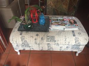 Table ottoman in good condition 