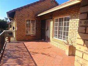 Townhouse to let Lynnwood Manor