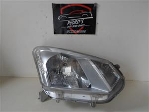 Isuzu D-Max right headlight