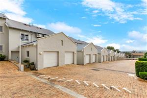 Townhouse For Sale in Bryanston