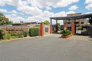 A GORGEOUS 3 BEDROOM GARDEN APARTMENT IN RIVONIA