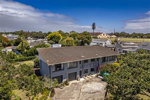 Family Home in Coveted Sunridge Park!