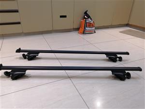 THULE ROOF RACKS GOOD AS BRAND NEW,  ONLY USED ON VEHICLE FOR 2 MONTHS.