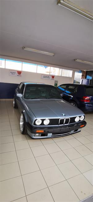 BMW E30 320i M20B25 Executive A/C 