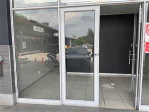66 m² Shop/ Medical Suite To Let – Kyalami on Main Shopping Centre